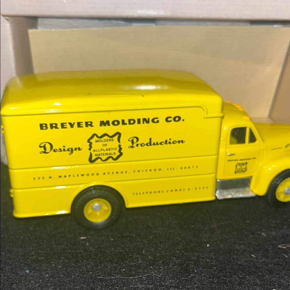 Breyer Corgi Classics Yellow and Blue Mack B Series Van - Picture 2 of 8